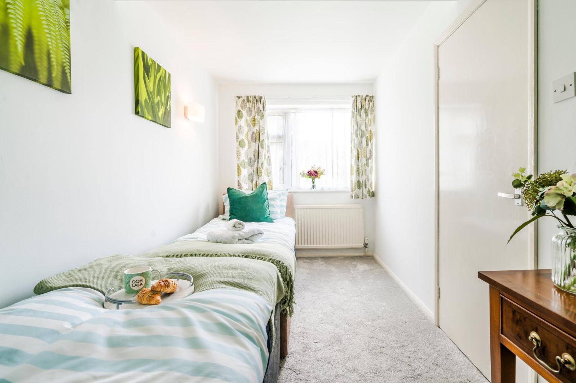 Leicester Oadby 4 Bed Home, 8 Guests, Park 5 Cars Eksteriør billede